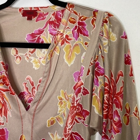 Y2K Hugo Boss 100% silk floral puff shoulder top - Picture 2 of 10